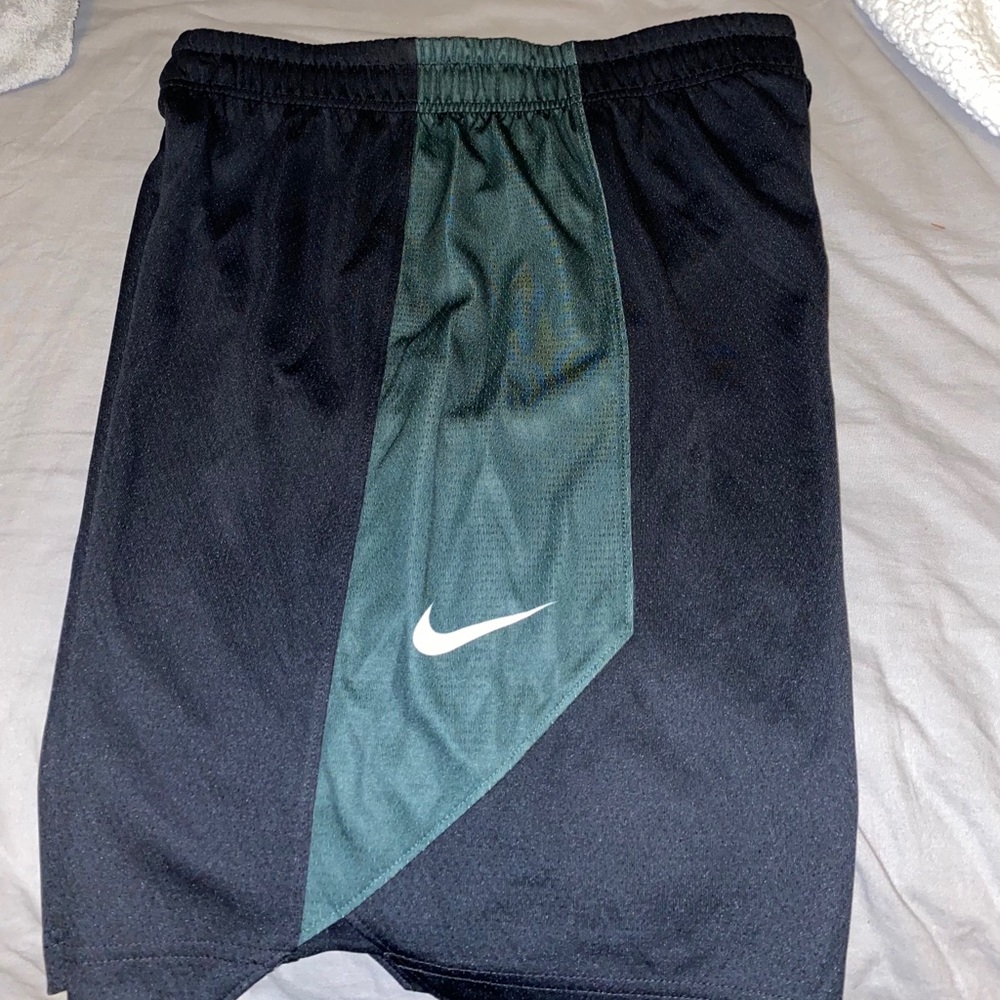 Nike Milwaukee bucks practice 18 shorts - Picture 3 of 7